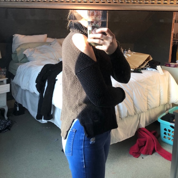Hollister black turtleneck - Picture 2 of 3
